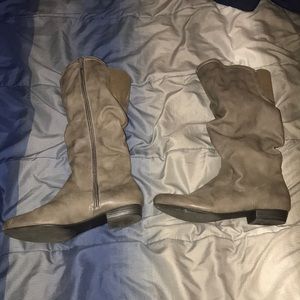 Grey boots